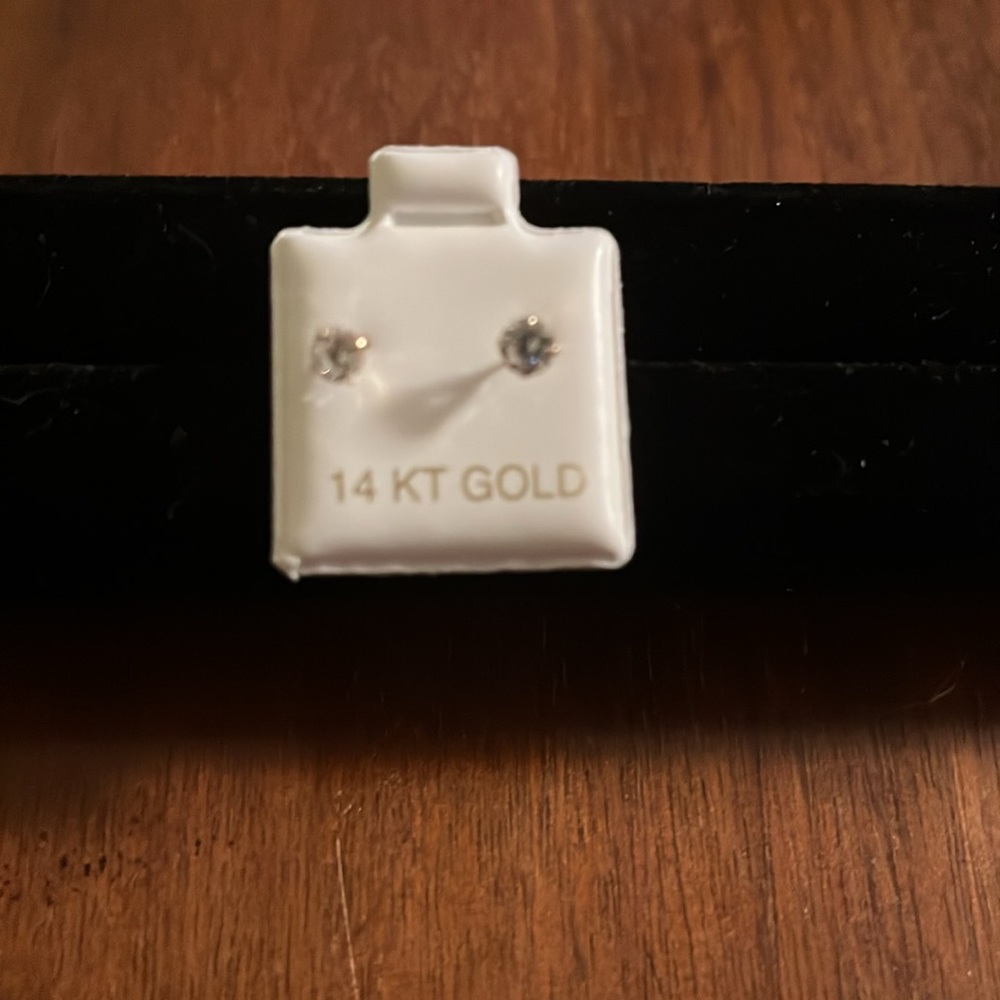 14K Gold Stud Earrings NWOT - Picture 3 of 5